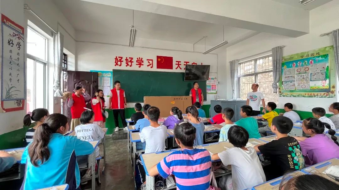 愛心助學(xué)，筑夢未來 | 新希望醫(yī)療公益助學(xué)活動